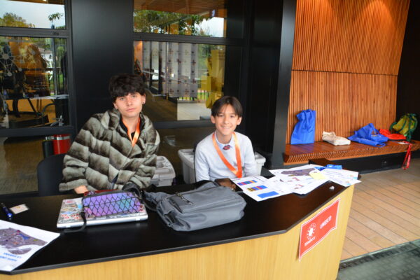 Se parte del equipo de prensa o logística - Image 3